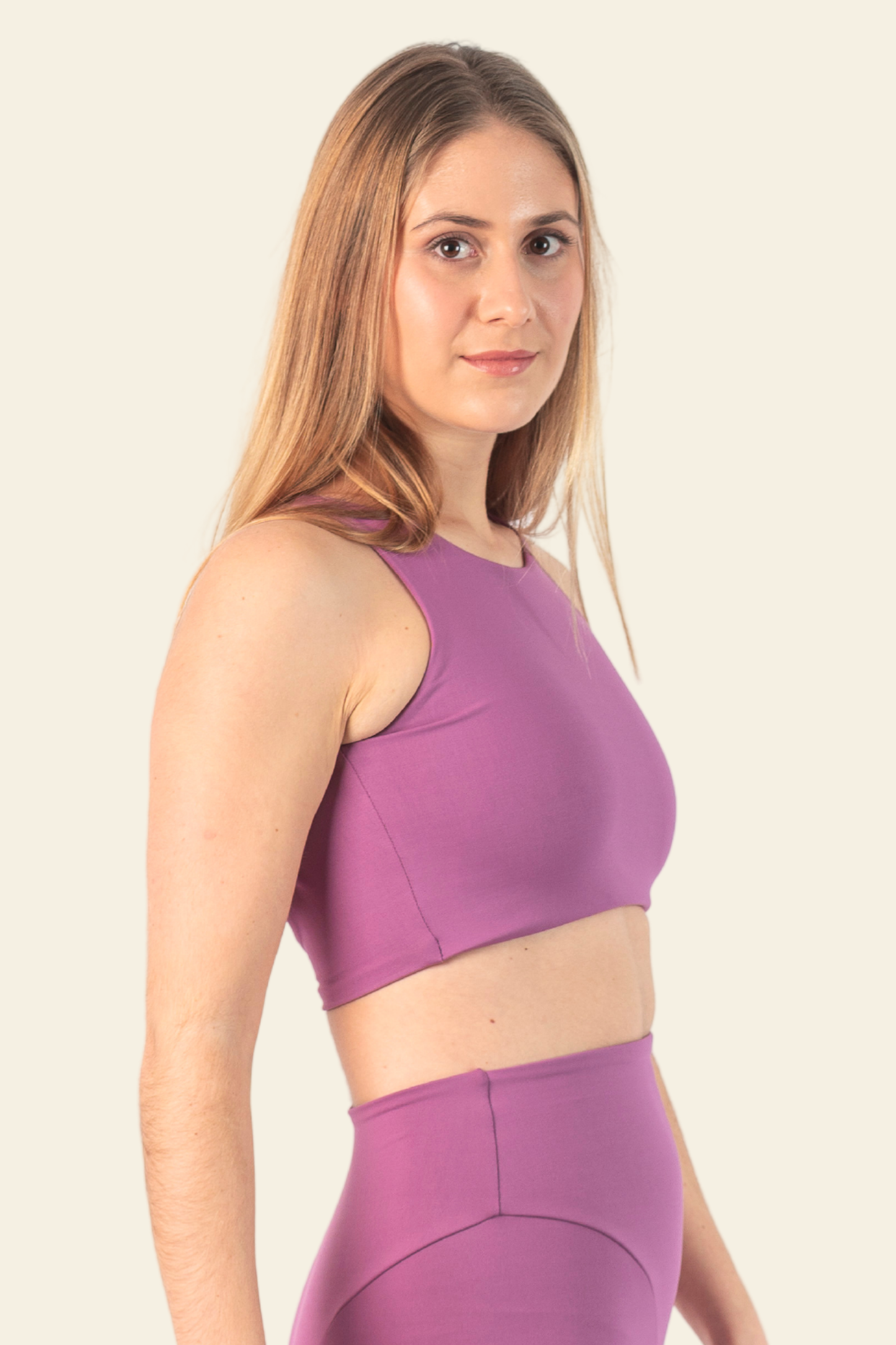 "Adagio Bra orquídea de Go Active, perfecto para quienes buscan moda deportiva con funcionalidad en sus entrenamientos."