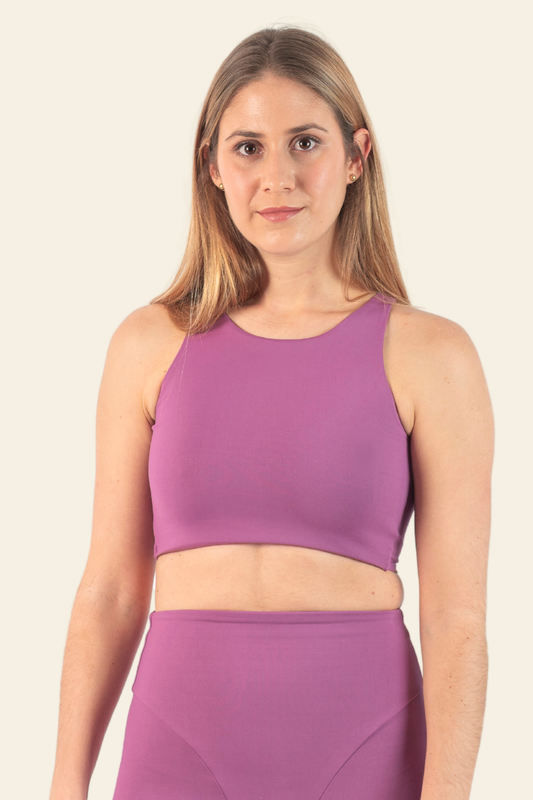 "Adagio Bra orquídea de Go Active con diseño halter y escote circular, ideal para entrenamientos suaves y actividades diarias."
